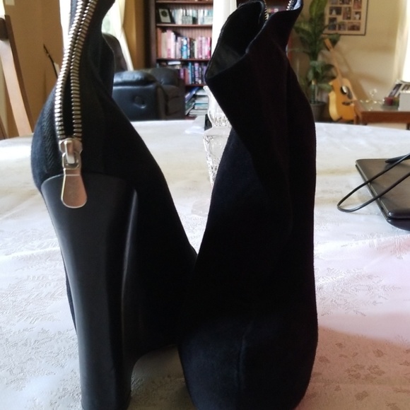 Women's ankle boots - Picture 1 of 4